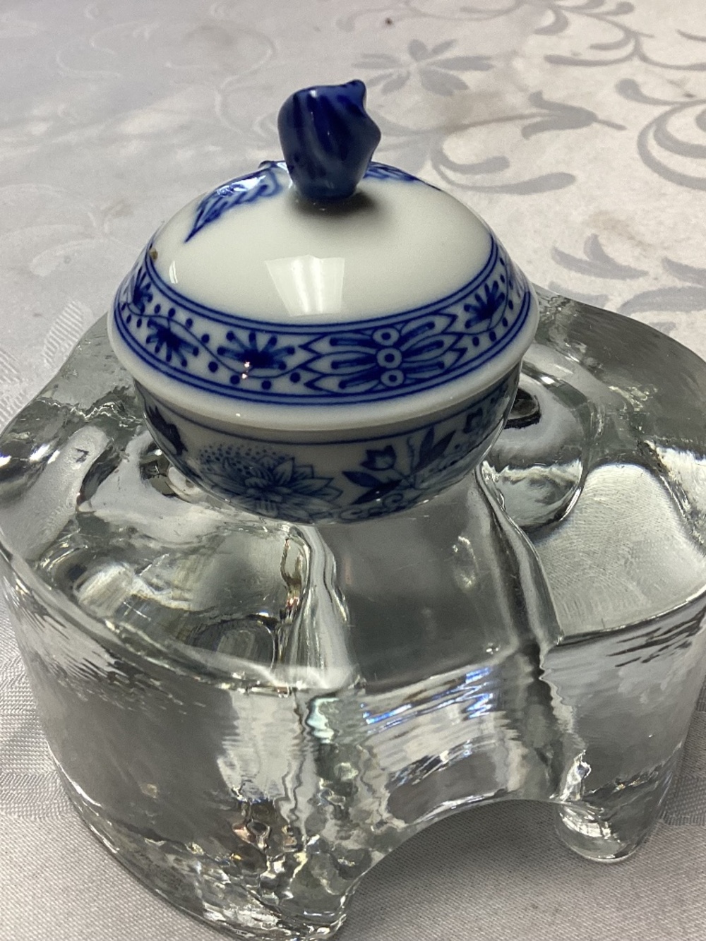 HUTSCHENRUTHER.  TRINKET DISH. BOXED. VERY RARE ITEM blues